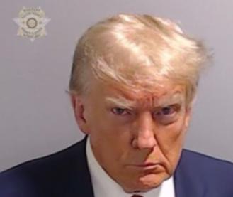 铁了心要灭掉中国？一股可怕力量到来了！以前大家总觉得美国是打压中国最凶的，动不动