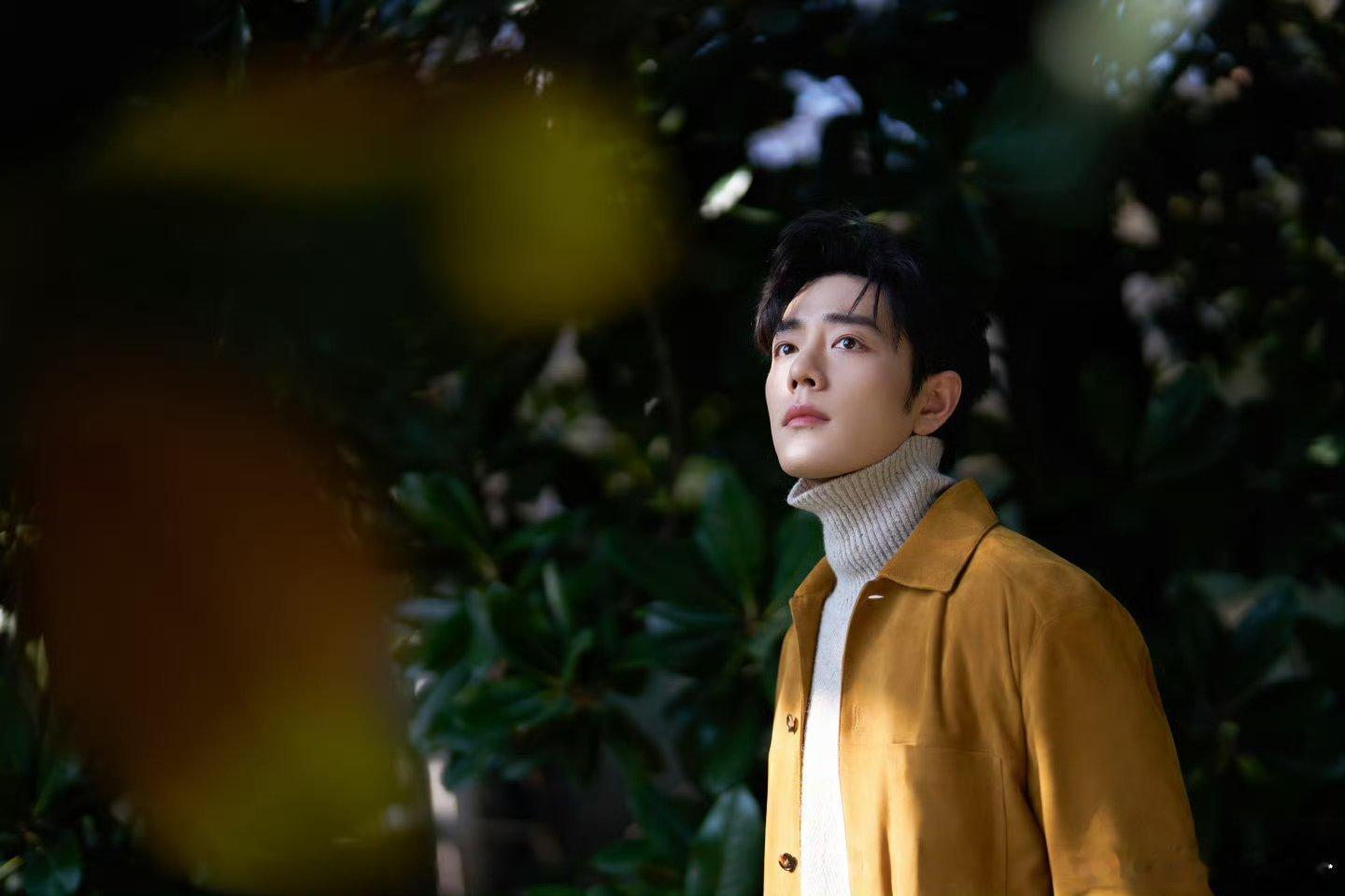 肖战暖黄麂皮外套好帅的肖战啊啊啊肖战TODS看秀造型图
