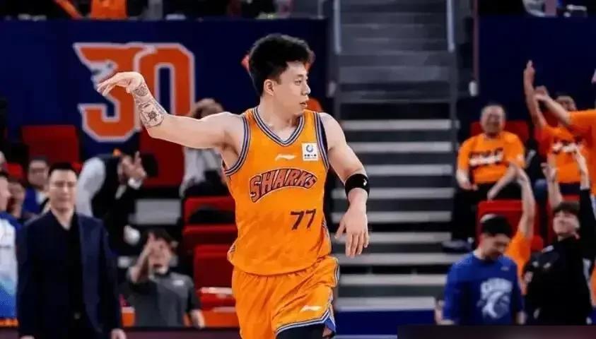 最近男篮圈的转会消息真的挺有嚼头，张镇麟这事儿闹得不少球迷都在掰扯，本来以为会去