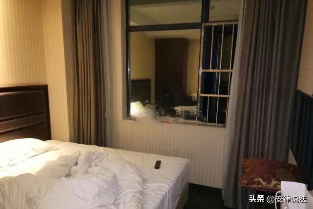 内蒙古宁城，已婚男子深夜前往酒店与情人约会，期间因被情人翻看、藏匿手机与情人发生
