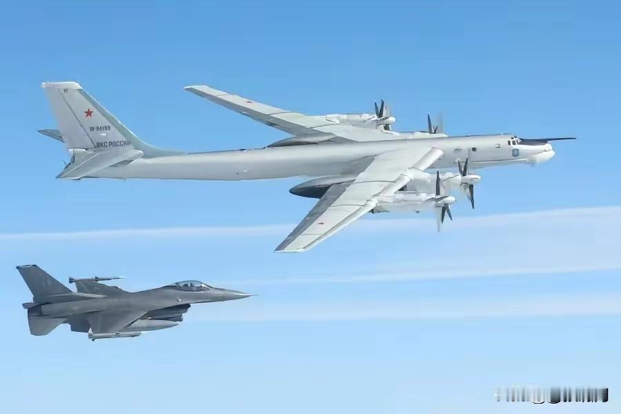 俄军机靠抵近美国想干啥？美战机升空伴飞拦截，直至其离开防空识别区！

央视报道: