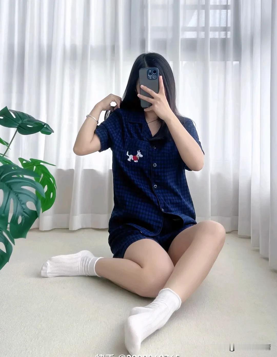 即使睡衣又是居家服，穿既显身材睡又贴身舒服。