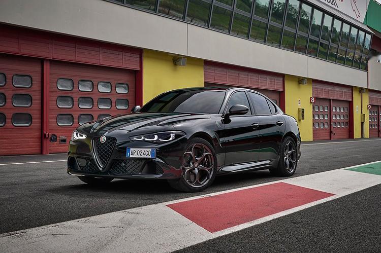 近日，阿尔法·罗密欧发布了Giulia和Stelvio四叶草Super Spor