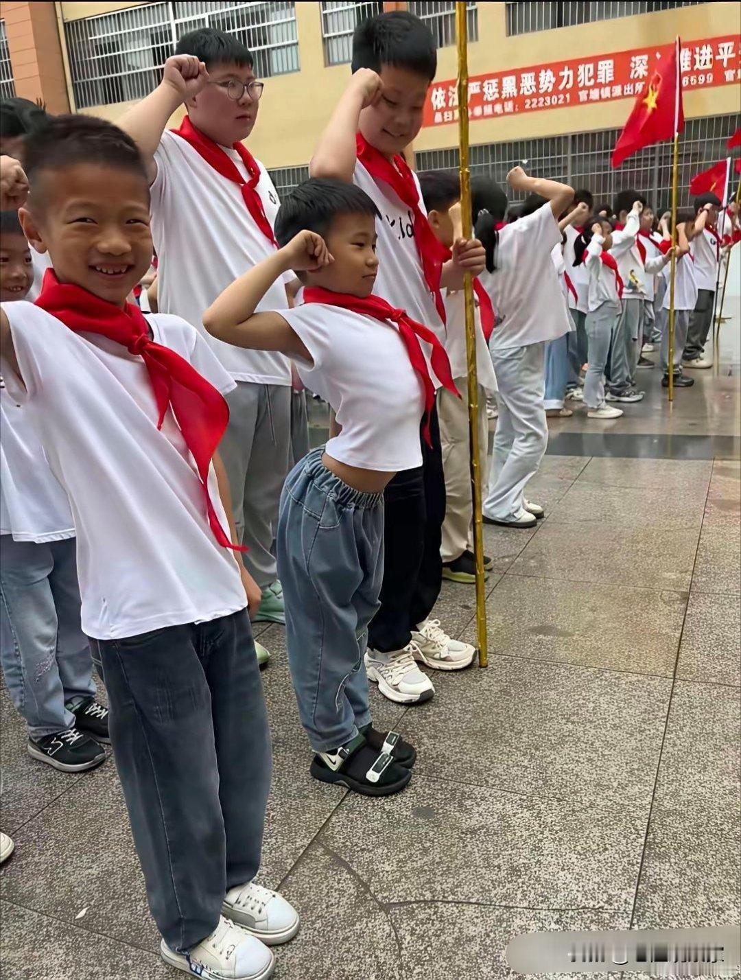 小伙子好好加油，就冲你这么有天赋，以后觉对能当个标兵[笑][笑]