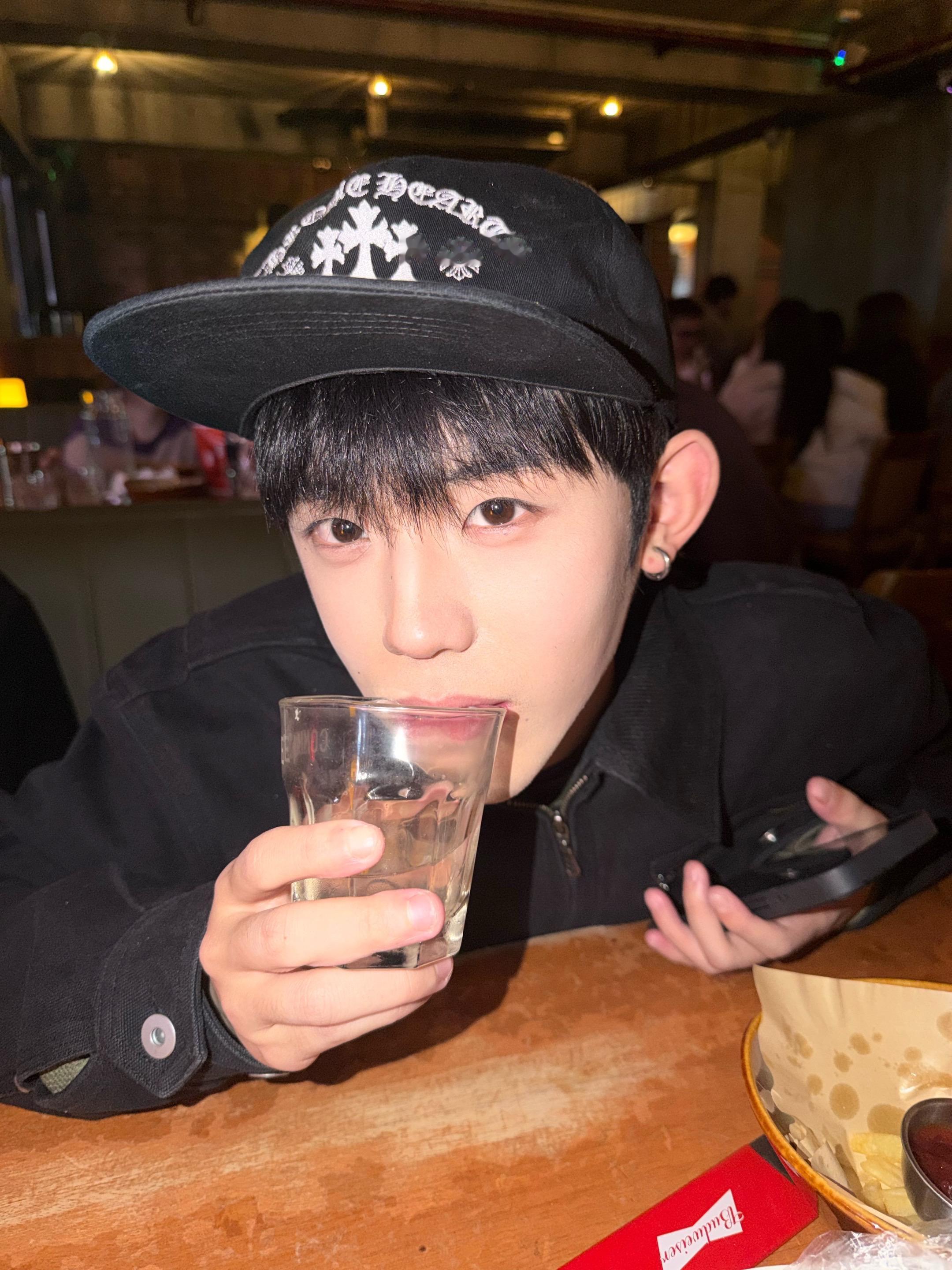 没有爱 世界会冻僵 ૮ ´͈ ᗜ `͈ ა♡