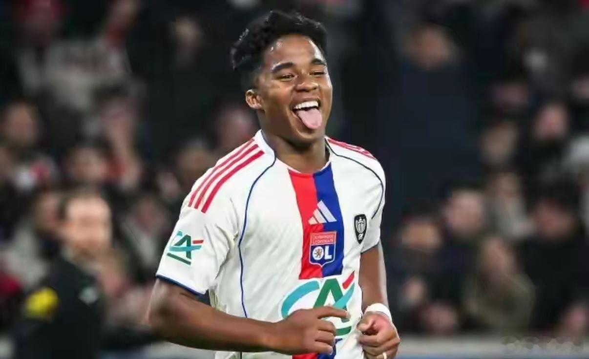 现在知道恩德里克为啥租借加盟里昂练级了吧？在皇马一点都没机会，去了里昂6球4助攻