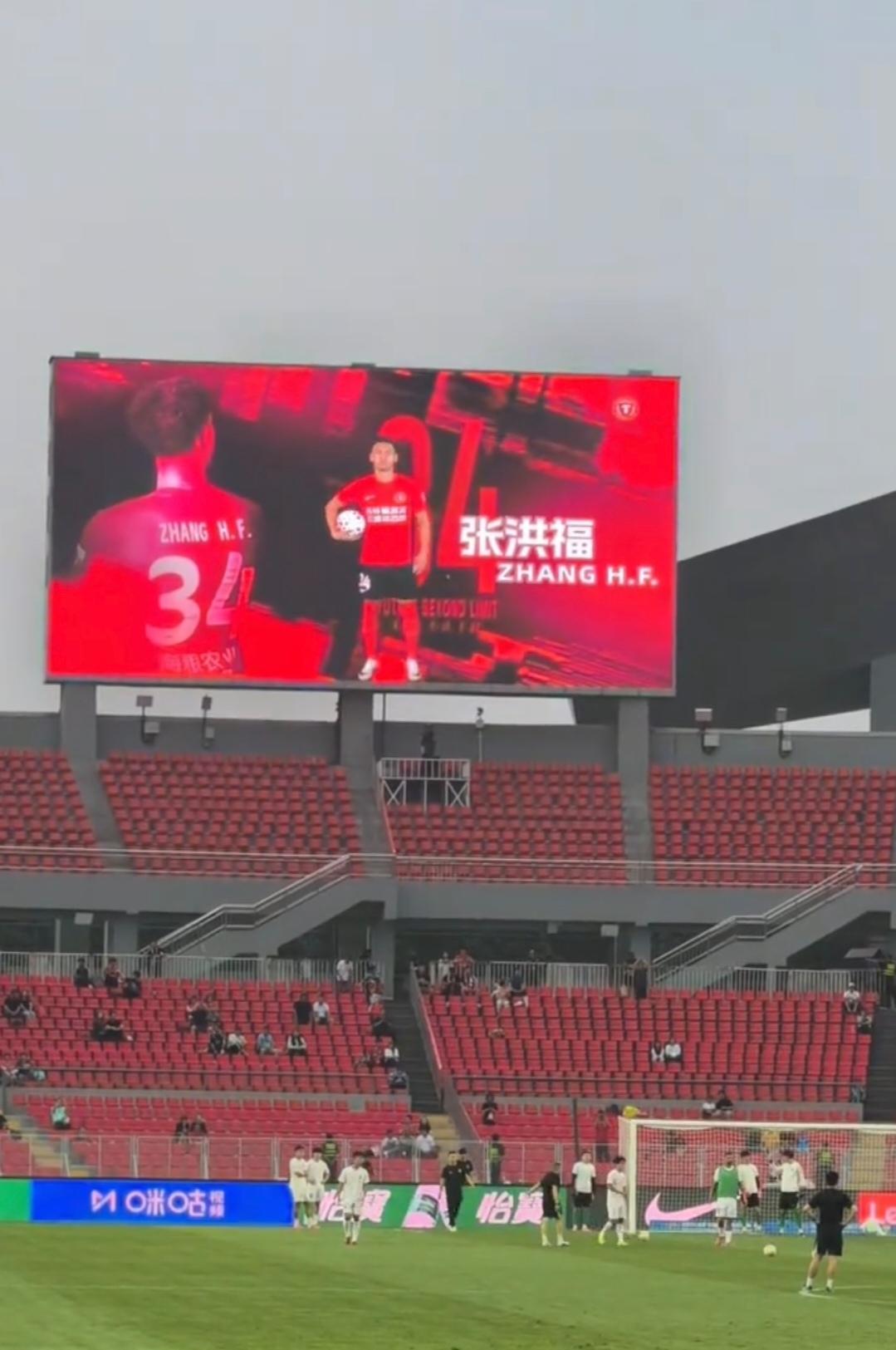 首秀送乌龙助攻，但整体表现合格！
辽宁铁人17岁后防小将终于迎来首秀！作为曾经U