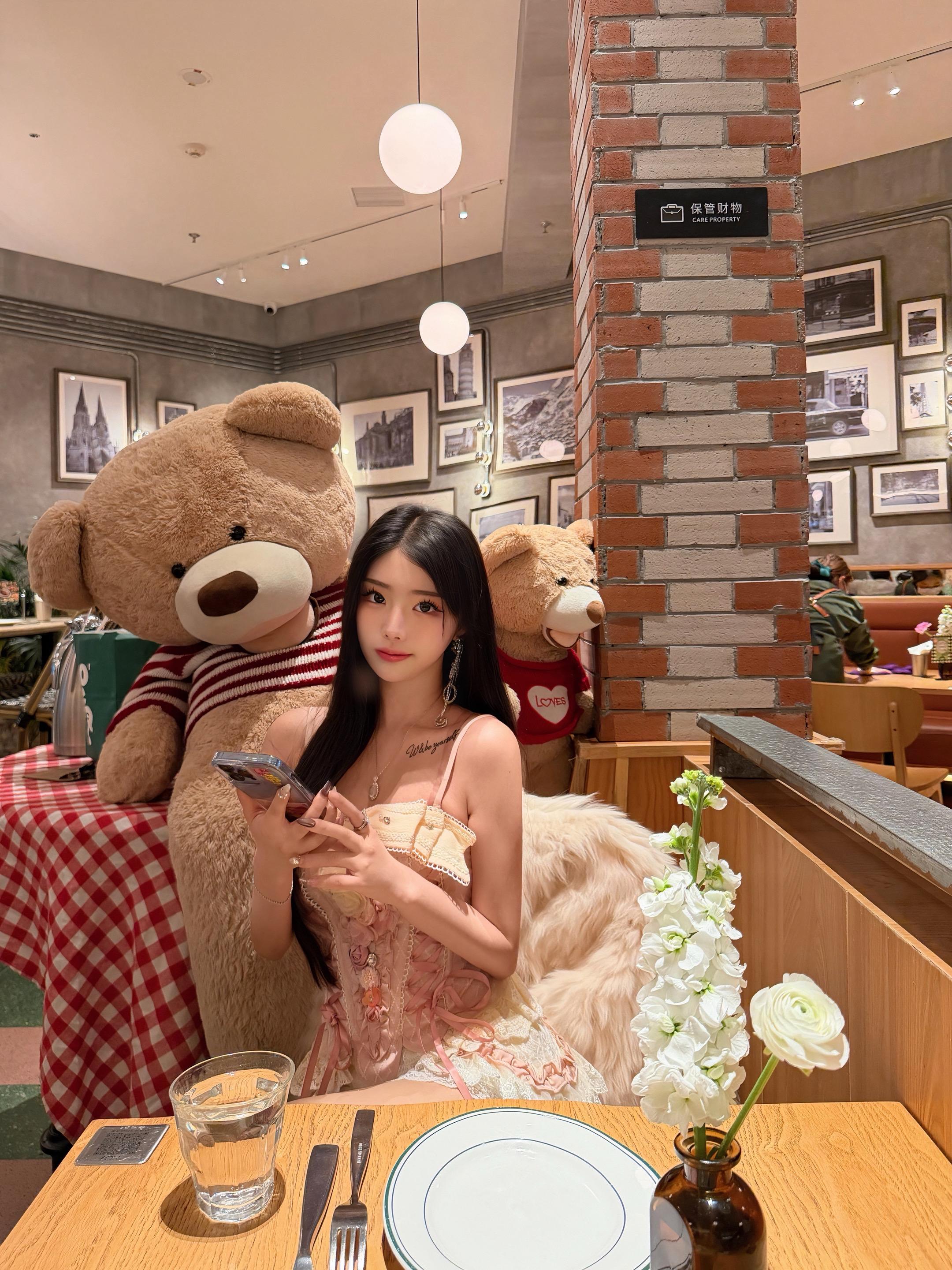 不太体面的这些年 很封闭 也很较劲 只想让剩下的那点野心发挥完它该有的...