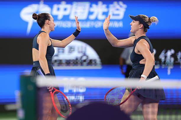 女双决赛，头号种子达布劳斯基/史蒂芬妮以7-5、6-4击败3号种子、卫冕冠军亨特