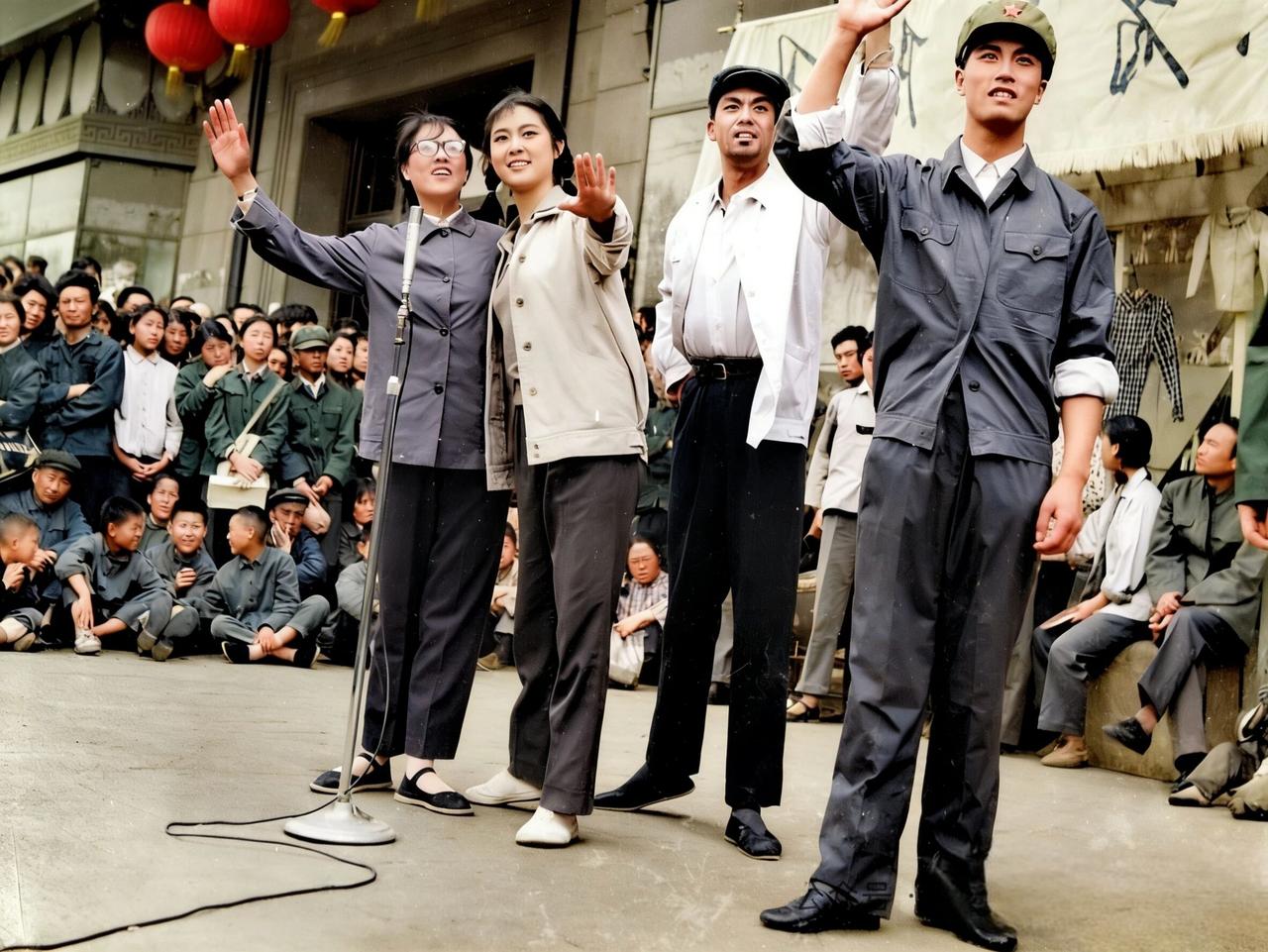 分享一张充满温馨回忆的老照片上世纪八十年代初，从山东省艺术专科学校毕业的倪萍进了