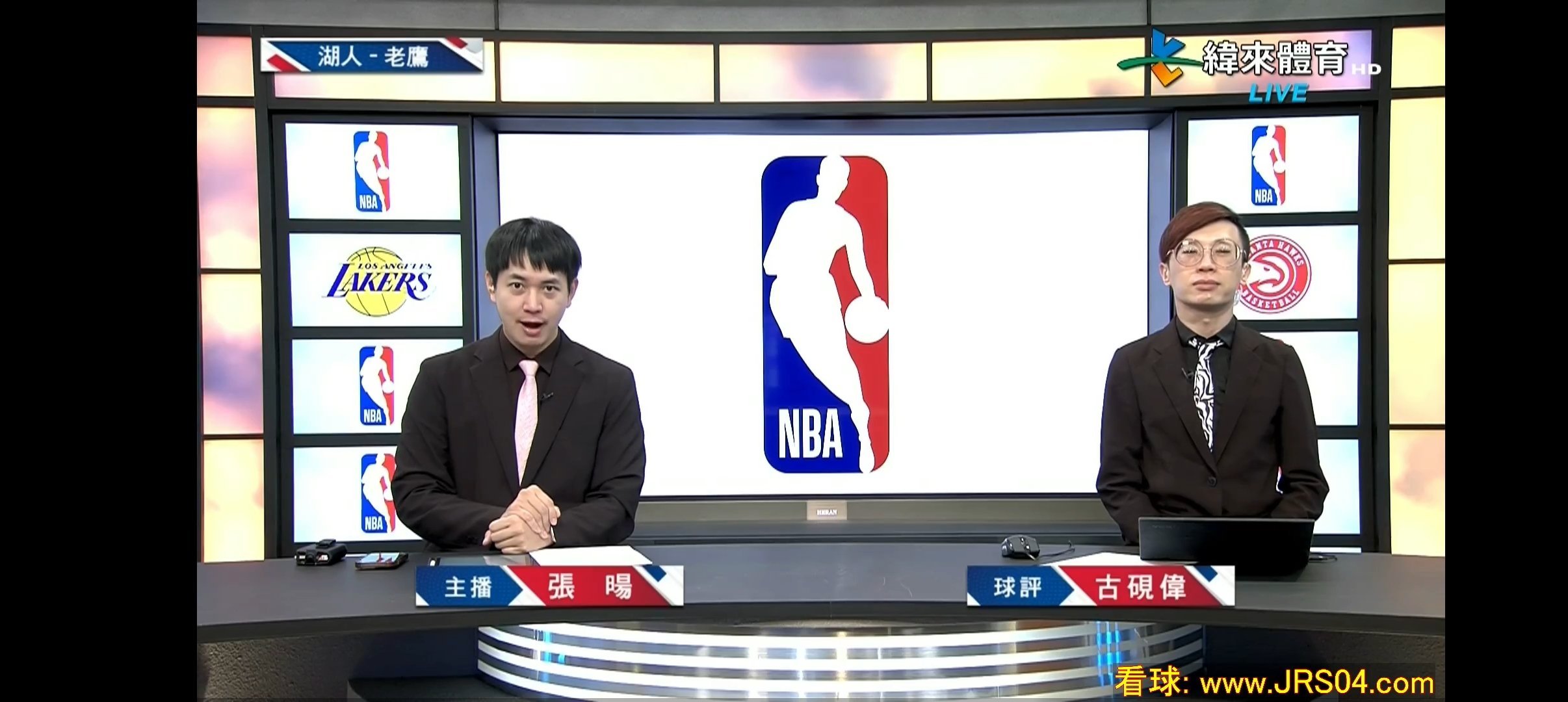 终于看上湖人比赛了[舔屏][舔屏][舔屏]小里，老詹继续因伤缺席！看77带队[色