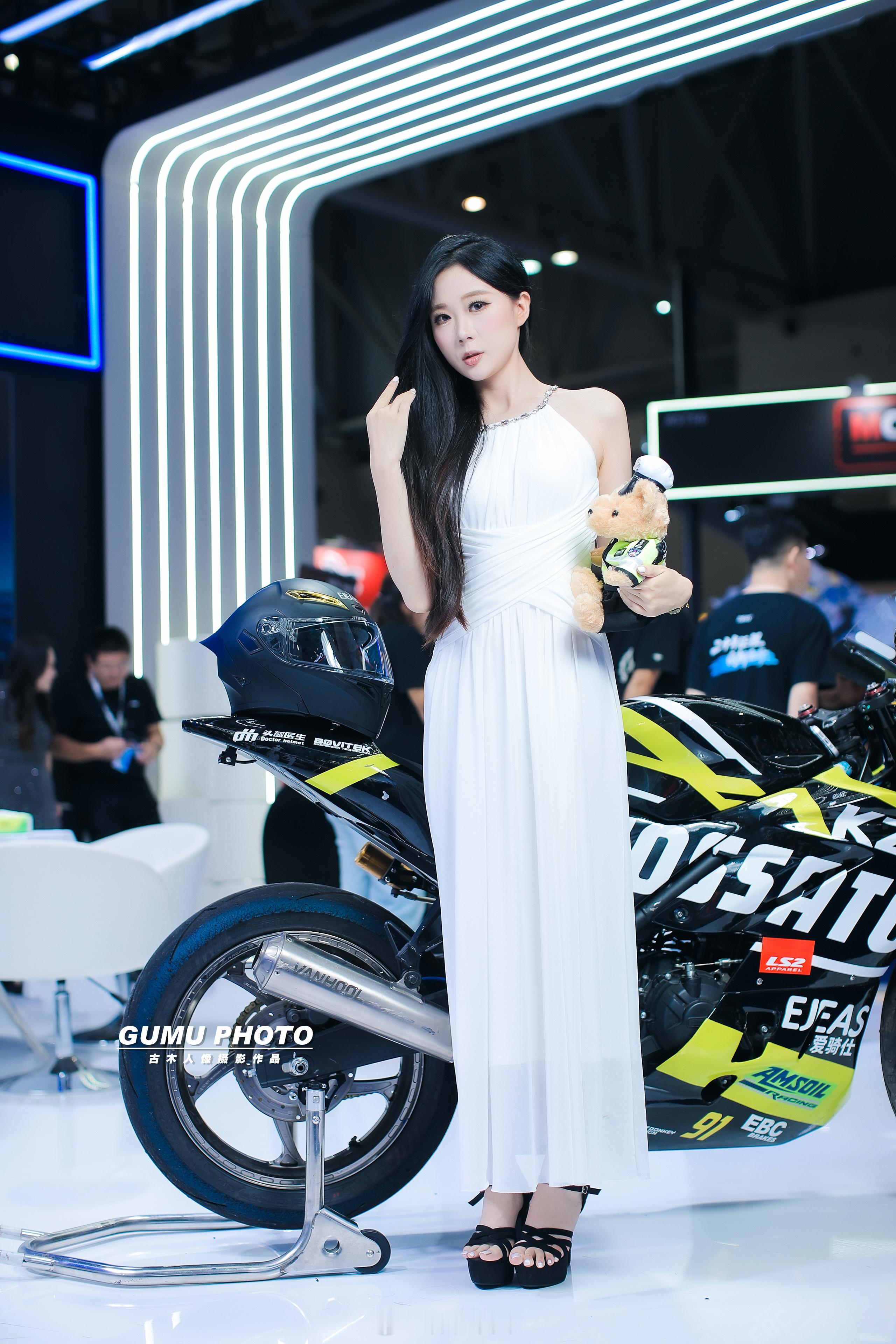 2026中国摩博会爱骑仕展台模特2026中国摩博会2026重庆摩展摩托车车模