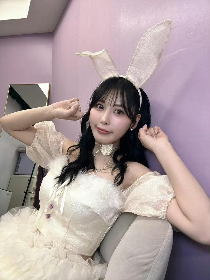 兔耳发箍配纱裙，今天是掉进童话里的兔子公主