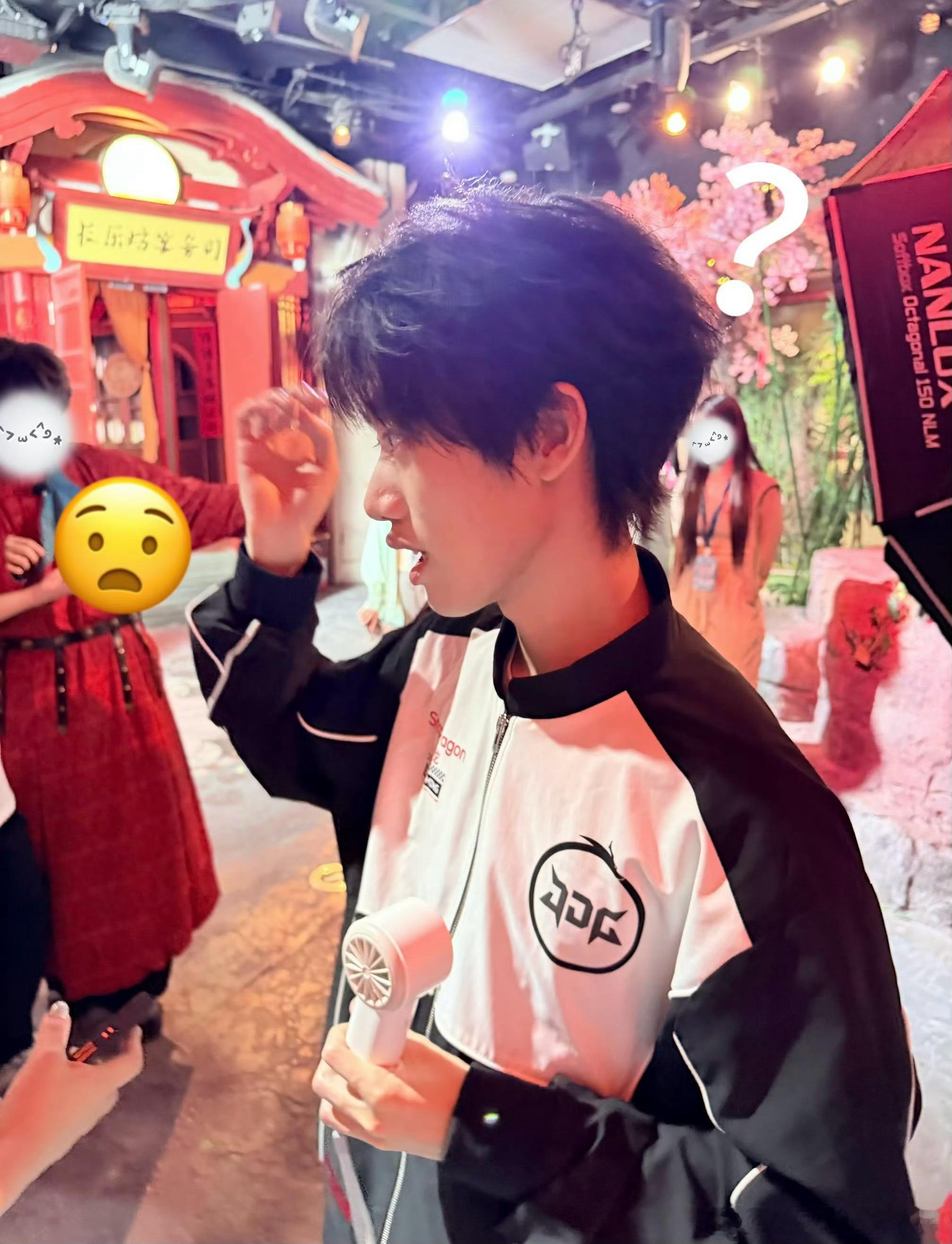 哎呀这张好那个 劲劲的 谁懂适合配上bgm：你就这样出现在我心里面 