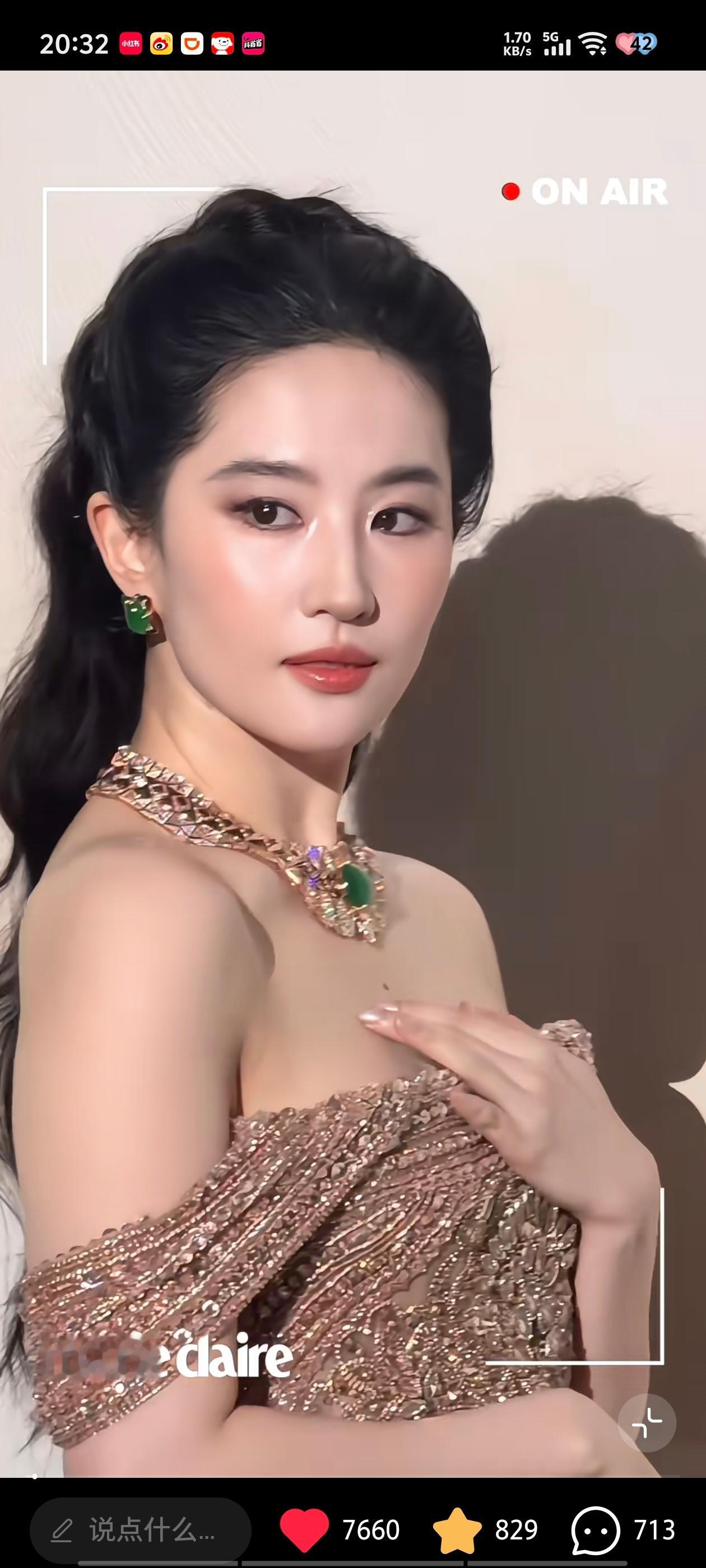 博主去宝格丽试戴高珠，工作人员说刘亦菲宝格丽活动戴的高珠祖母绿耳饰，又被富婆预定