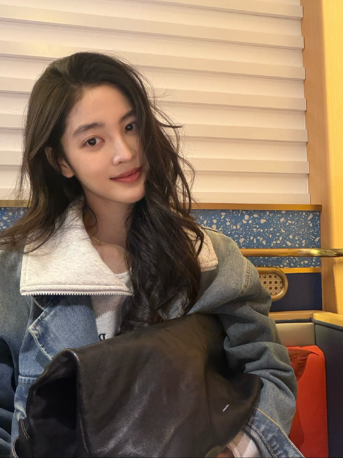 张凯莹误闯天家跳美了张凯莹再退就出画了剧里姐控仙女，线下可爱小活宝 