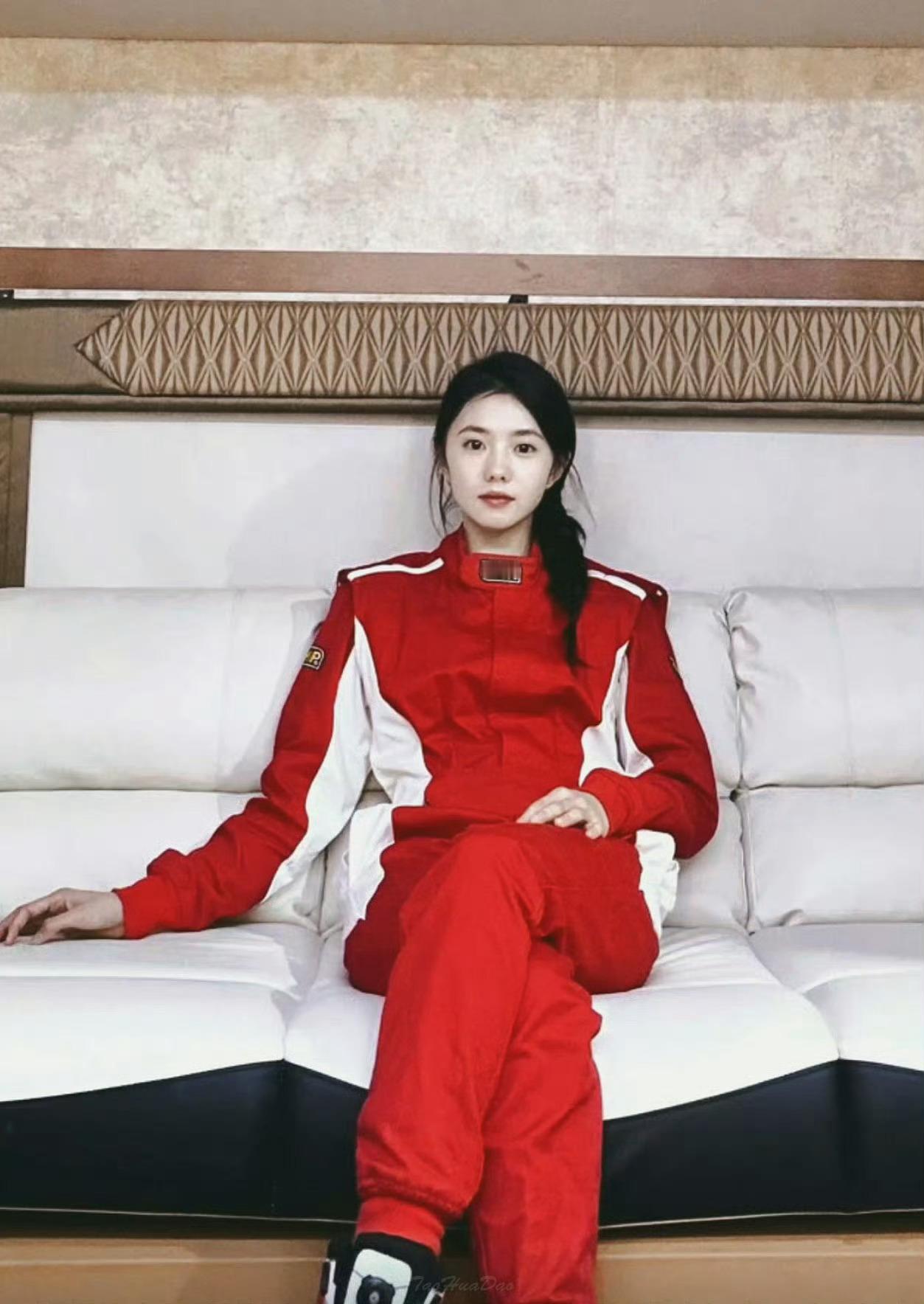 【刘浩存】这个赛车服真的是家夫没商量刘浩存晒新车订单 ​​​