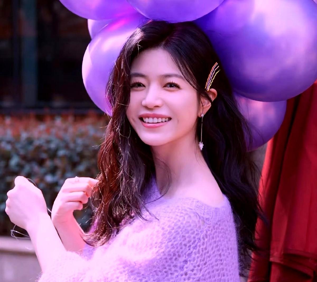 我有种预感，陈妍希大概是陈晓这辈子遇到的最甜美可爱的人了。
如今陈晓和陈妍希分开