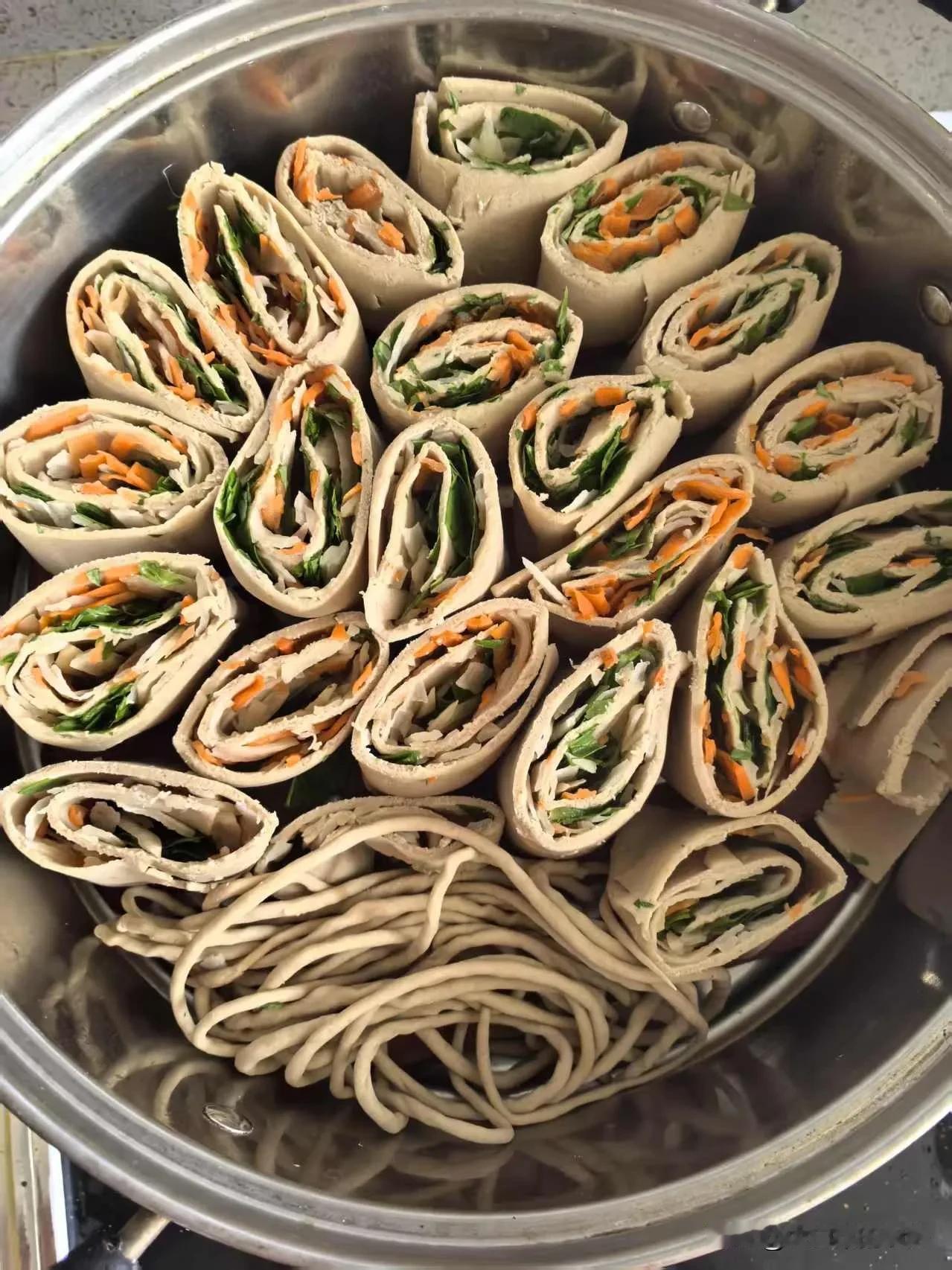 我超爱莜面！一提到西北主食，莜面必须有姓名。莜面鱼、莜面栲栳栳、莜麦面条，各种做