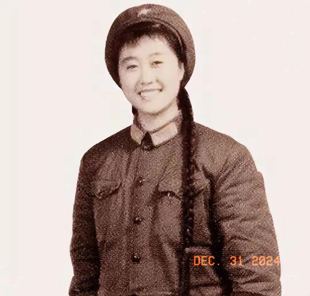 在人的一生中，不知不觉就变老了。
央视《曲苑杂坛》主持汪文华老师的变化充分体现了