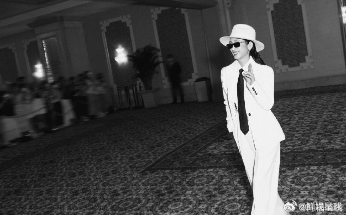 刘烨秦海璐 老辈子的微博就是野 刘烨秦海璐这波操作真的太好笑，一个放飞自我，一个