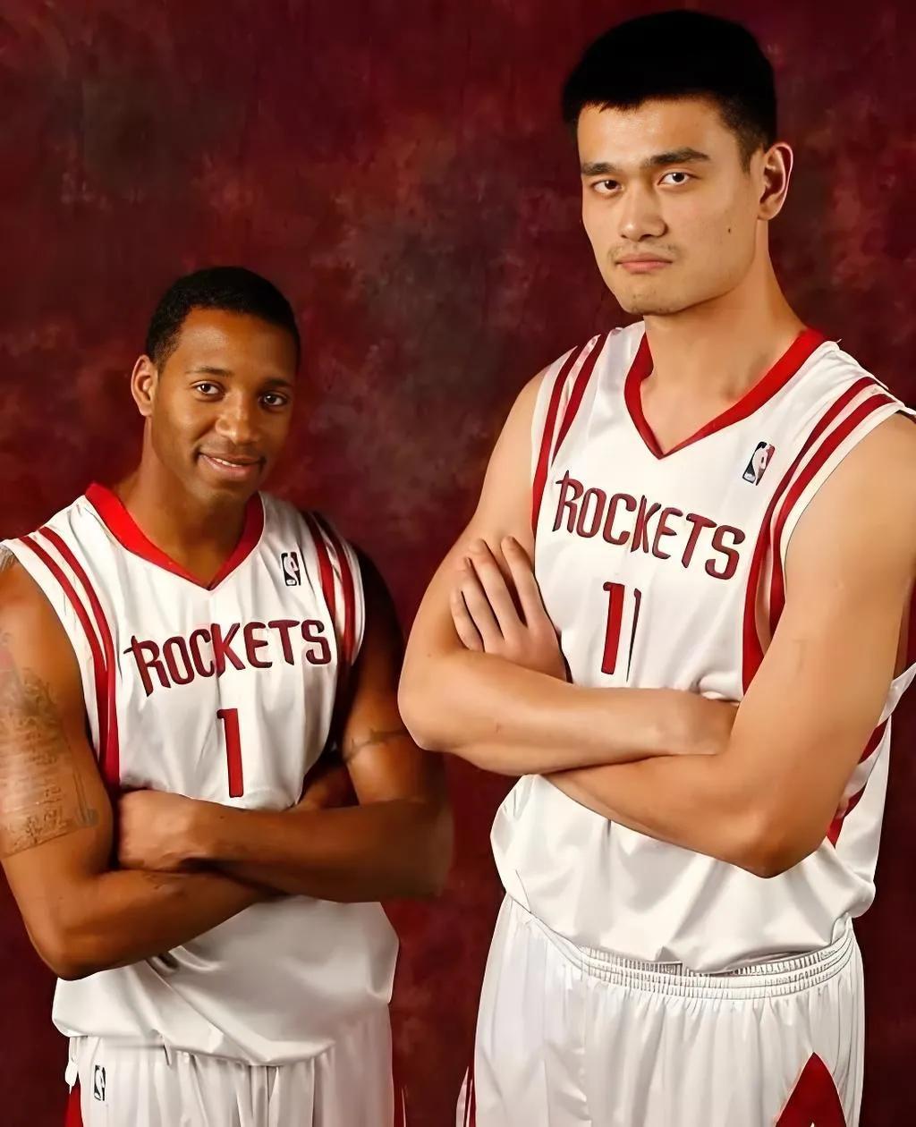是谁让你喜欢上NBA
作为80后的老球迷，首次关注NBA是因为姚明的加入
同时也