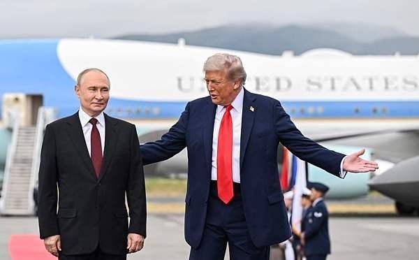 世界各国都知道现在中美正在激烈的竞争阶段，那么问题来了，为何在中美战略竞争的初期