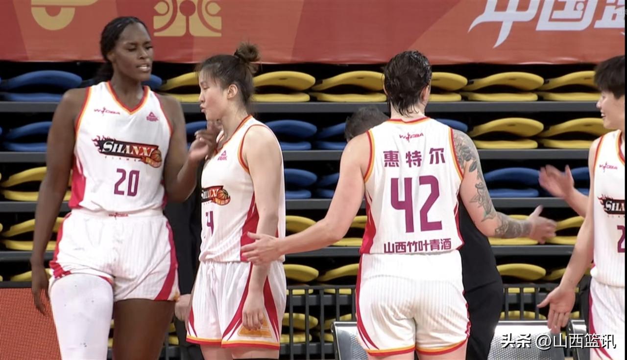 布朗挑逗翟若云，有人欢喜有人愁！
山西竹叶青酒女篮在轻松的氛围中击败了新疆天山女