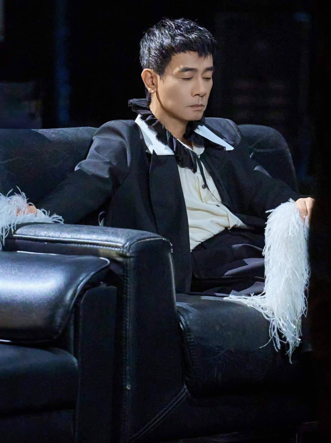 陈小春裸考圣体要吃的苦年轻的时候都吃了，现在就剩下享福了 ​​​
