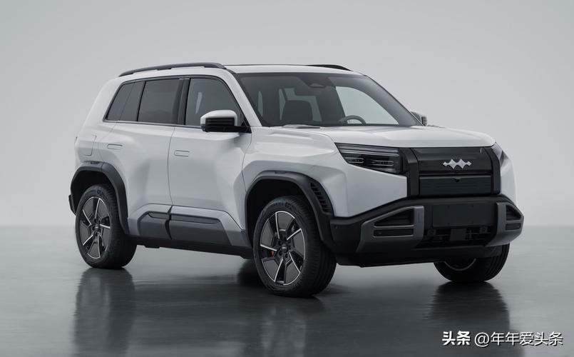 开车久了才明白，好车的标准很简单。方向盘顺手，视野清晰，刹车线性，开久了不累。隔