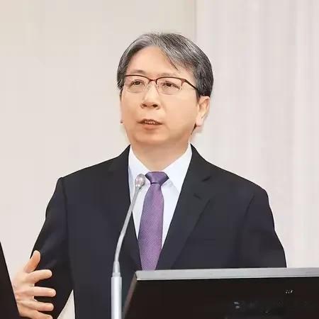当中国大陆学界与民间舆论从地理、历史及法理上讨论中国台湾省巴丹群岛的主权归属时，