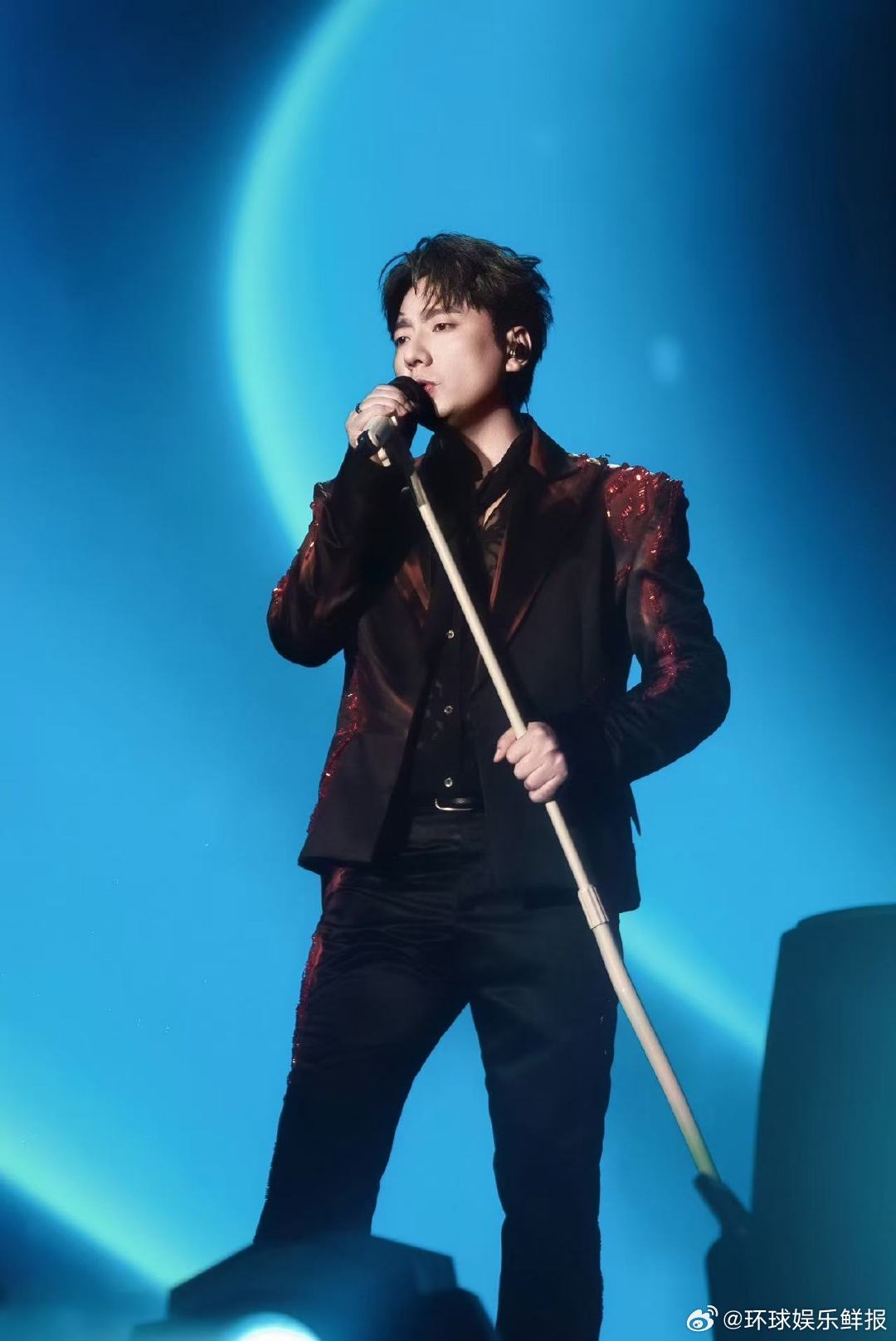 海来阿木[超话]海来阿木巡演粉丝年龄跨度 上至70+下至6+，这粉丝年龄层真的太