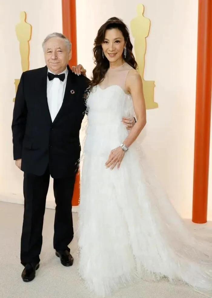 前有巩俐，后有杨紫琼！真有点想不明白，两个人都不缺钱、不缺名，为什么都愿意嫁给年
