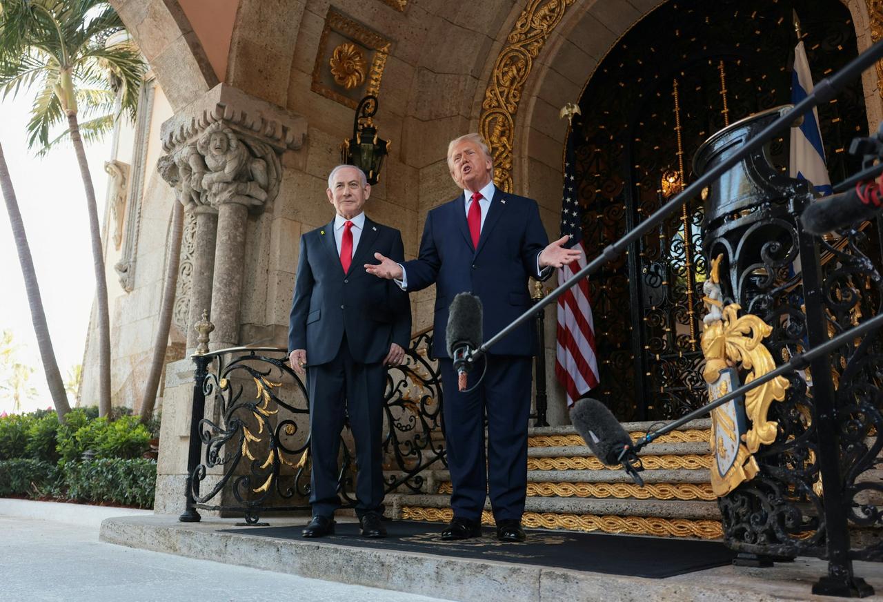 美媒：特朗普与战犯内塔尼亚胡达成一致，将致力于减少伊朗对中国的石油出口。🤡