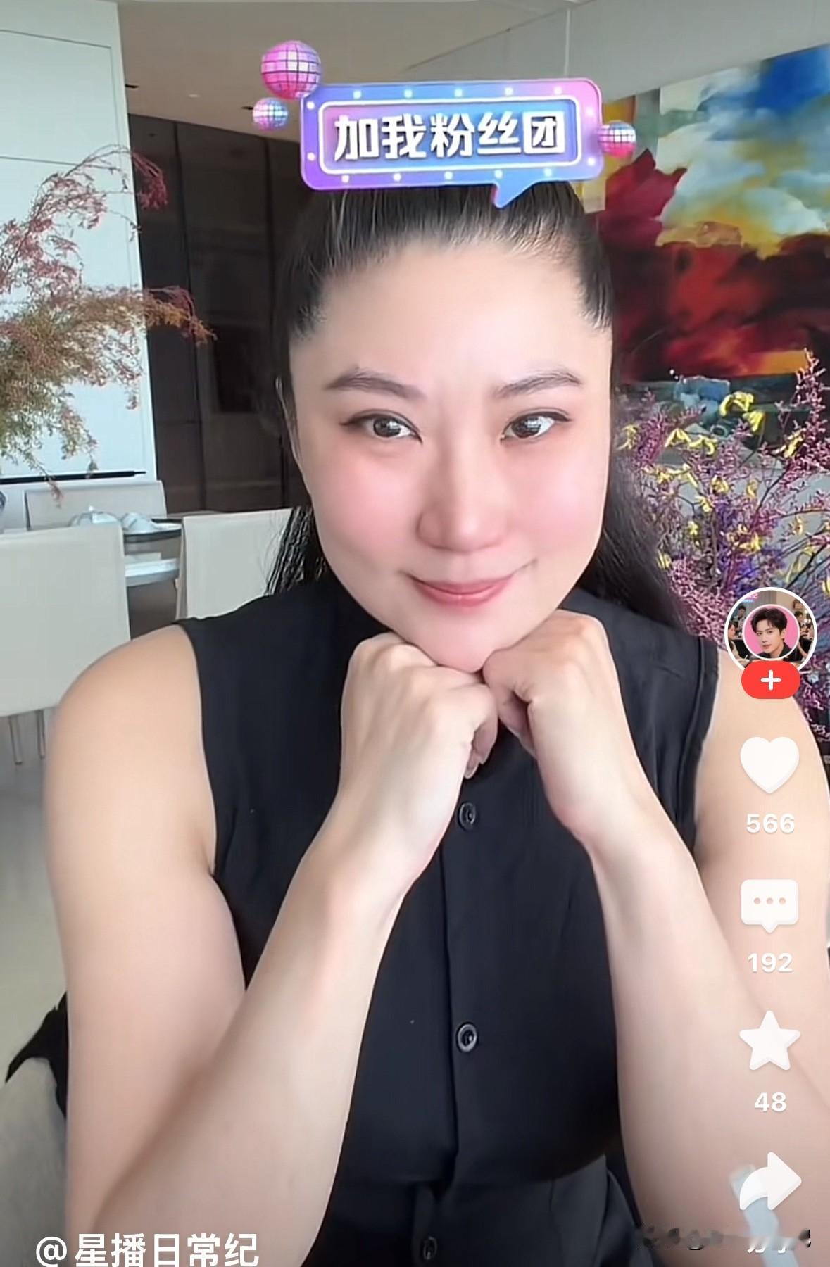 CoCo 这两天直播，只要说到谢贤就会忍不住痛哭失声。
在之前她就讲过两个人因何
