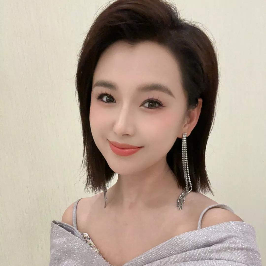 甜美笑容，优雅装扮，时尚耳环，闪耀迷人！气质耳环女 气质女耳饰 甜美的耳环 气质