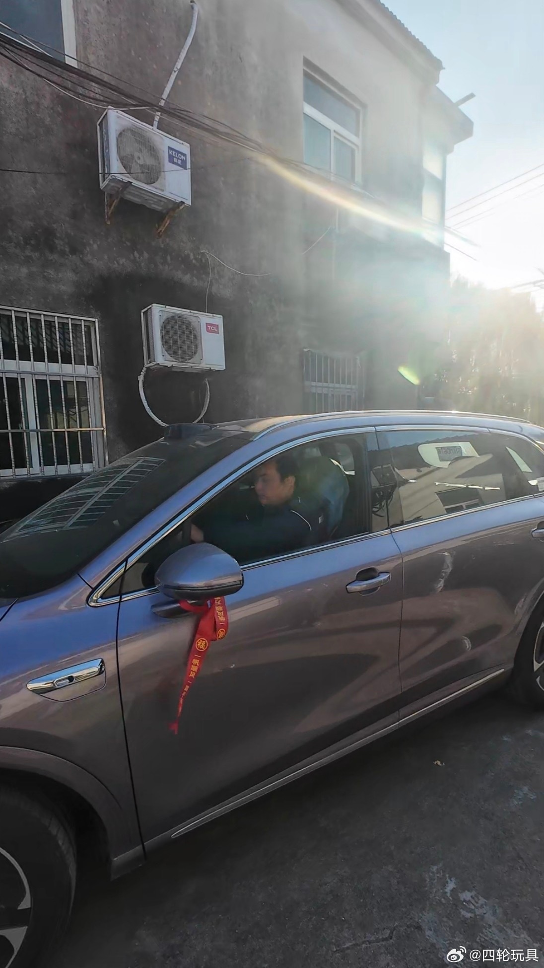 新手停车难售后驱车50分钟上门画线 看完之后，真的被这位鸿蒙智行的售后师傅圈粉了