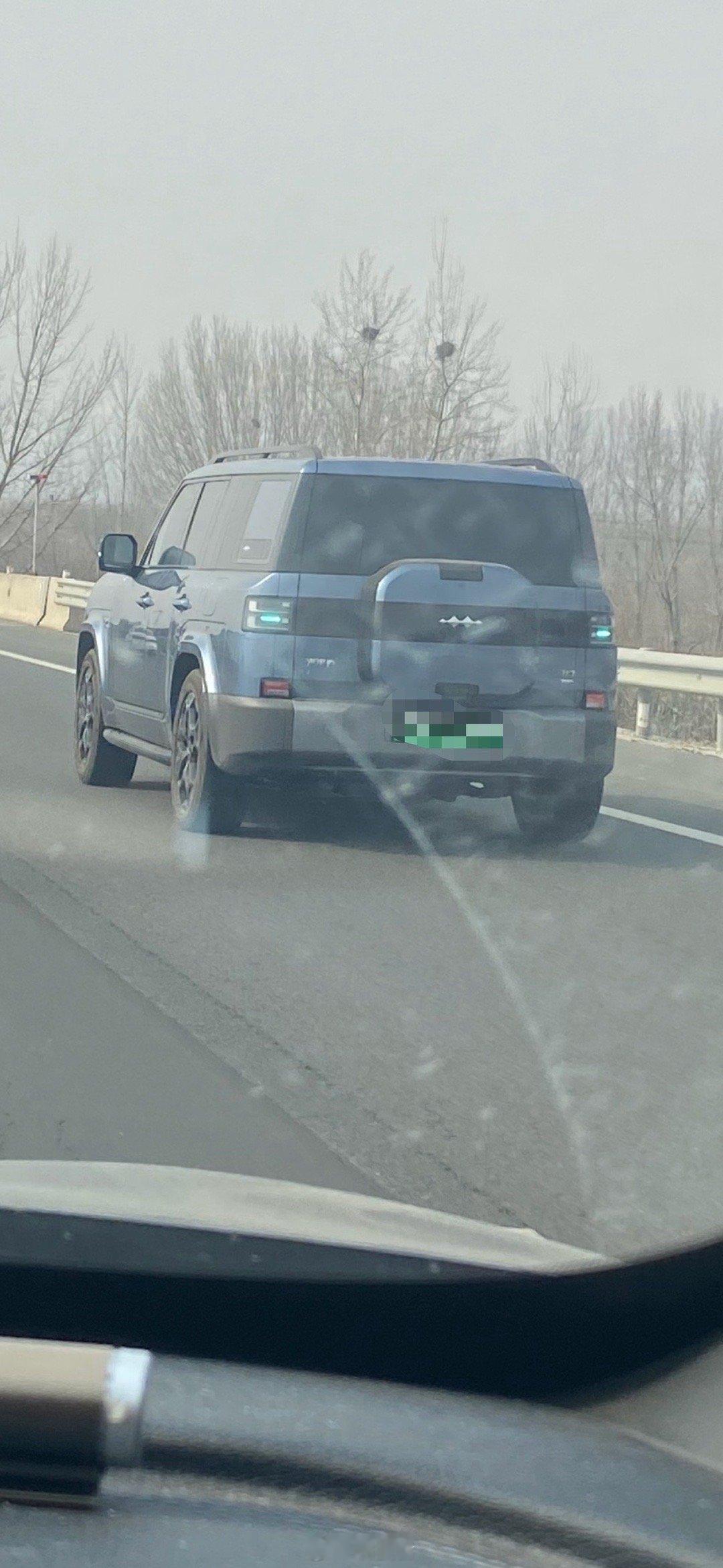 偶遇一辆在高速上开着辅助驾驶功能的方程豹钛7～话说越来越多人用高速领航功能了 