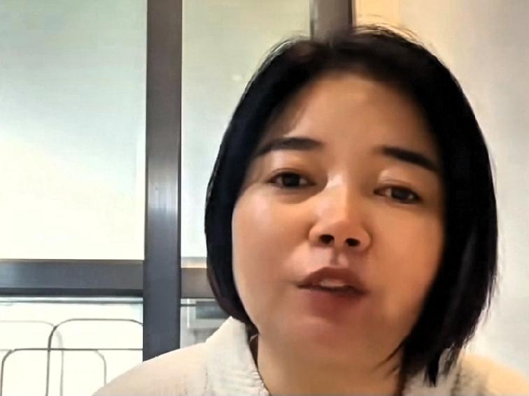 总在背后议论人真的很败好感
堂嫂真是闲不住，一开播就各种议论别人，这次又把话题对