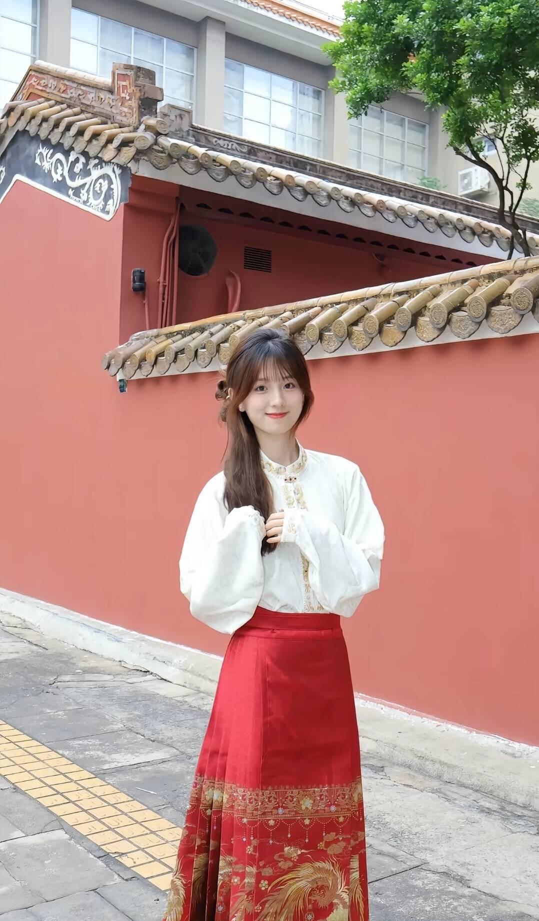 我美吗？甜美小仙女的穿搭 治愈系少女写真怎么拍 给女生拍照时，怎样拍才能更漂亮 