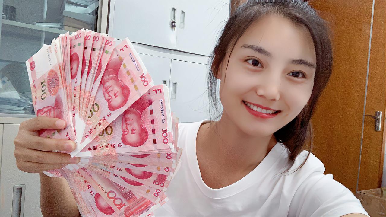 男友诈骗入狱，转给她的261万却被法院判定“不用还”。消息一出，有人拍大腿喊“这