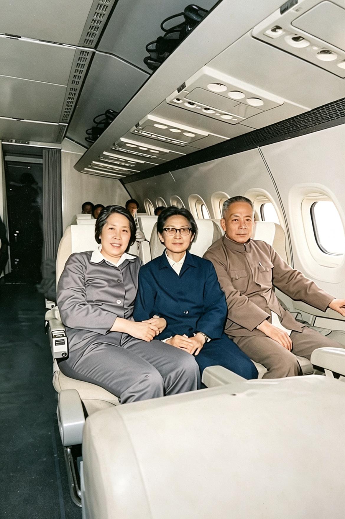 1980年航班飞机上，三位老前辈，如果你认识一位，历史专家非你莫属，不信你试试看