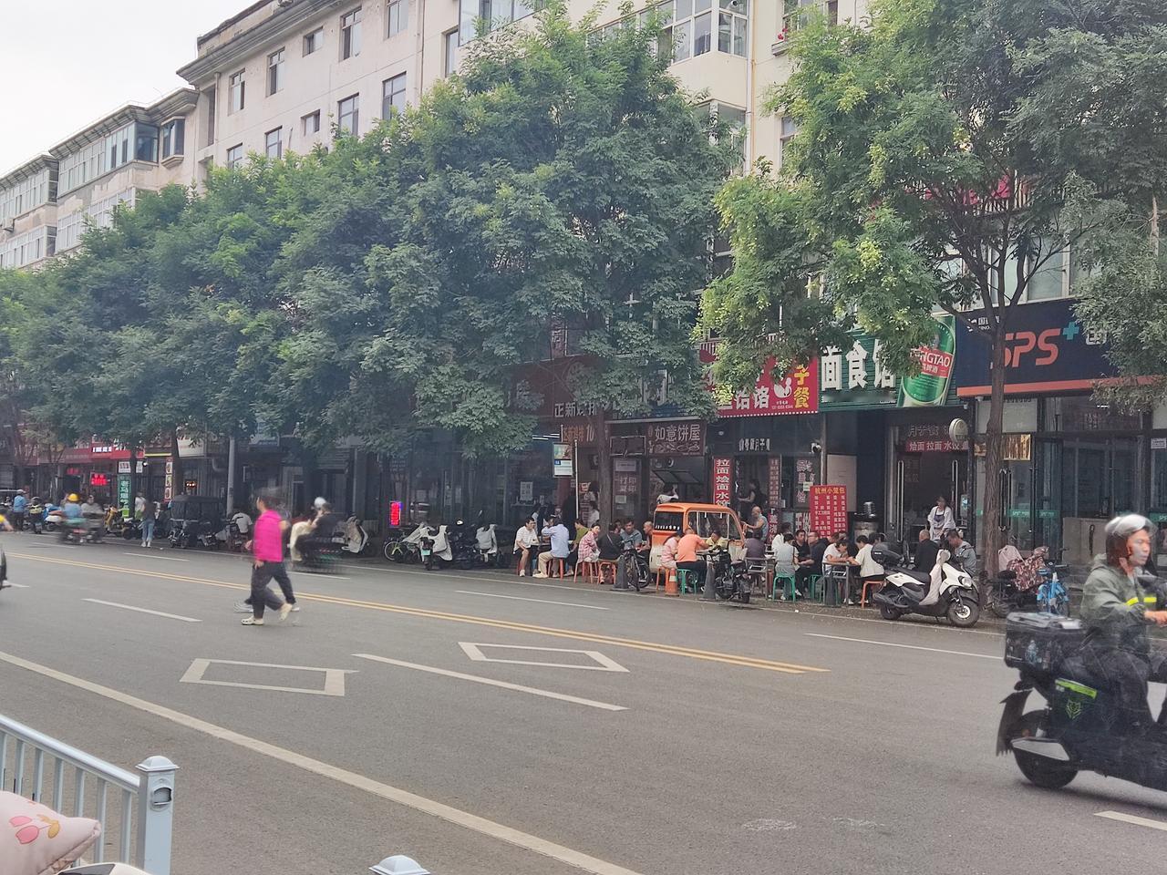 你在医院周围吃过饭吗？几乎每个人都会有在医院周围吃饭的经历，大部分人都是出门就近