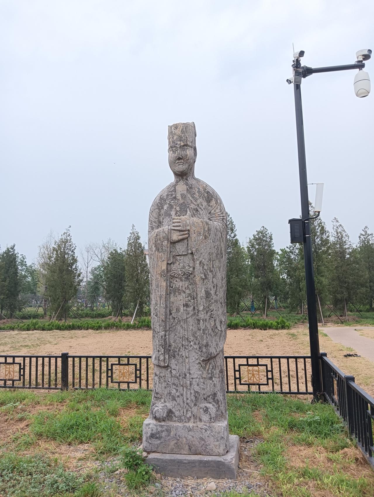 巩义市的地理位置决定了它只能单打独斗


巩义市虽属郑州市代管，但其实在地理位置