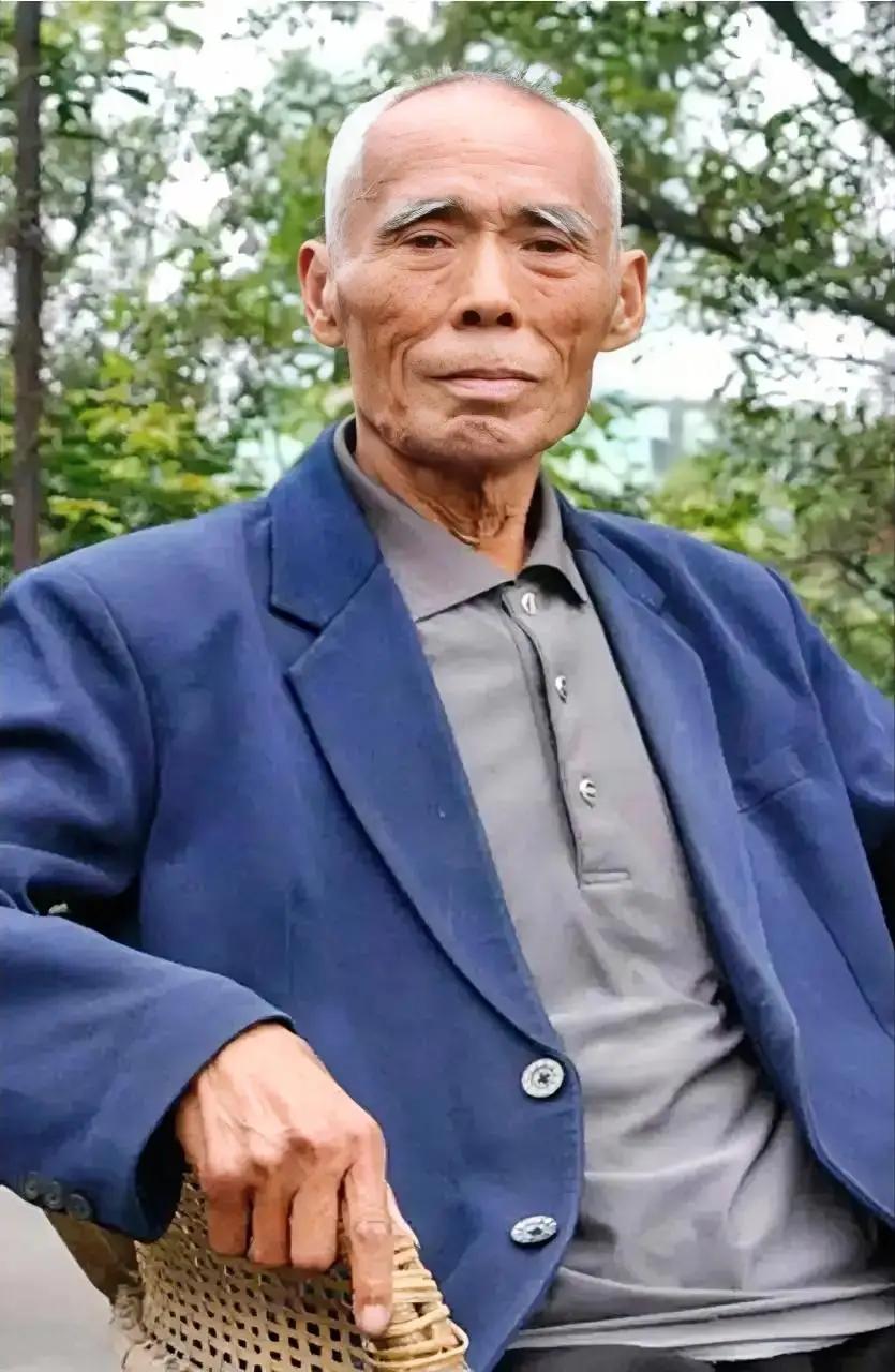 他也参与了暗杀爱国将领杨虎城及其家人、随从的罪恶行动，他亲手杀害了小萝卜头。他也