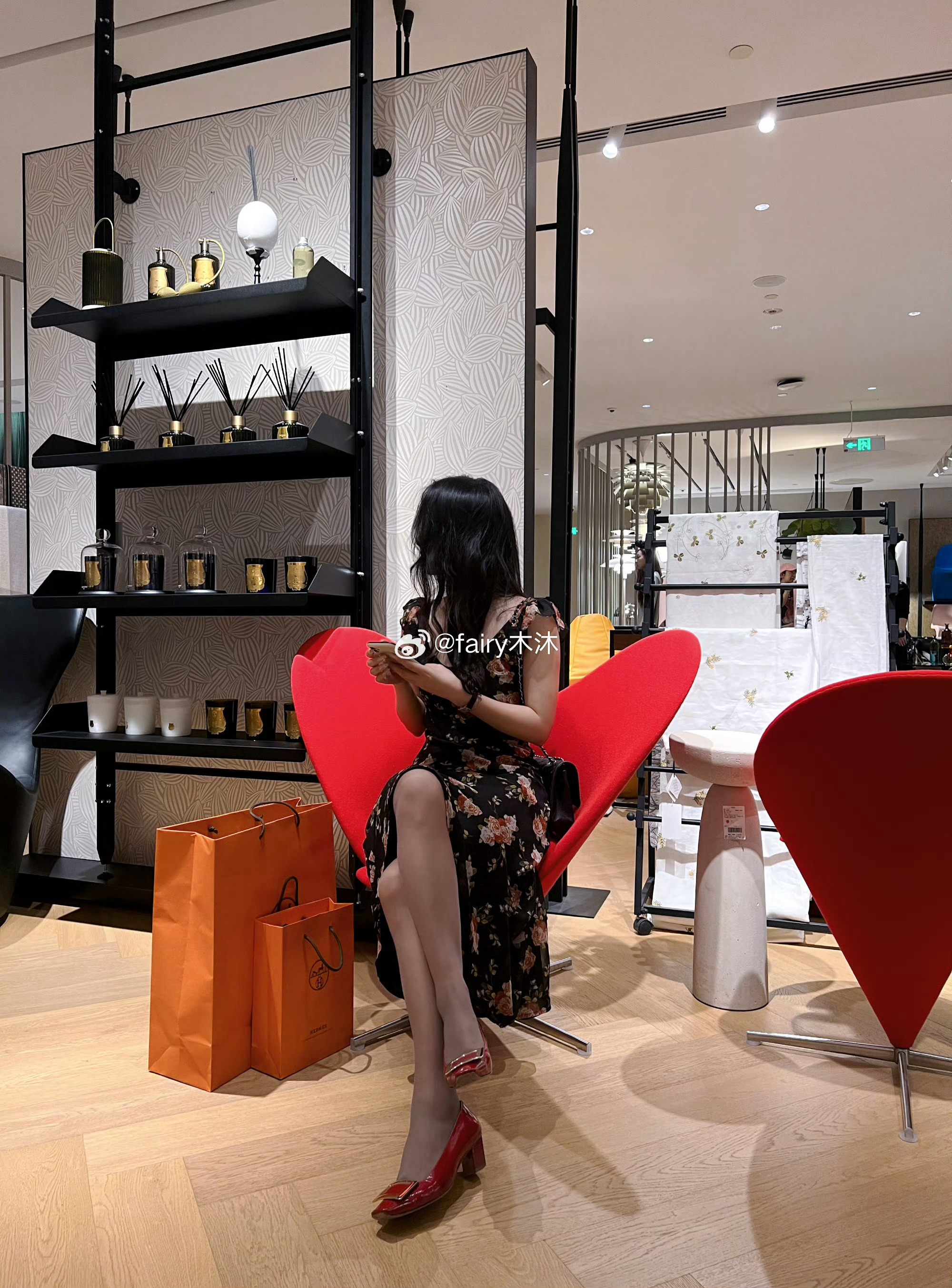 小说里成熟妩媚且温柔的小姨 