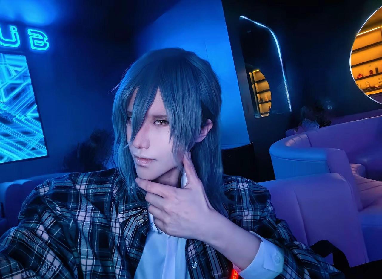 而我呢，只是一头路人。一座陌生人。一片用户。一只老百姓。一粒普通人。你把手机关掉