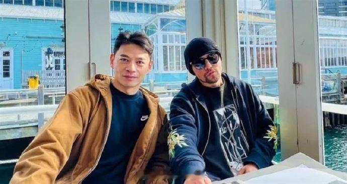 阿Ken谈与周杰伦友情阿Ken说周杰伦是传奇 据台媒，近日阿Ken在播客中首次谈