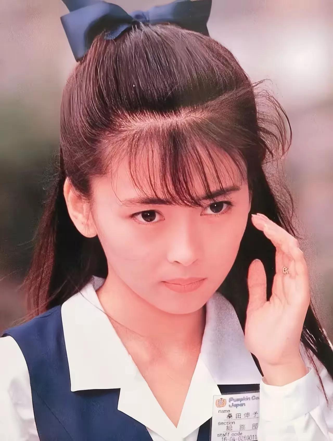 日本女明星中山美穗54岁就离世了，真的是红颜薄命。
她不是死于自杀、他杀，也不是