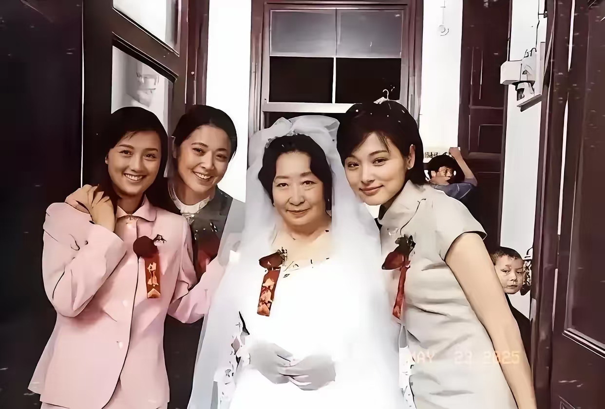电视剧《浪漫的事》四位主要演员，她们是朱媛媛[搜索高亮]、倪萍、彭玉和张延。